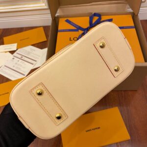 Beige — Louis-vuitton-Bag-34.jpeg